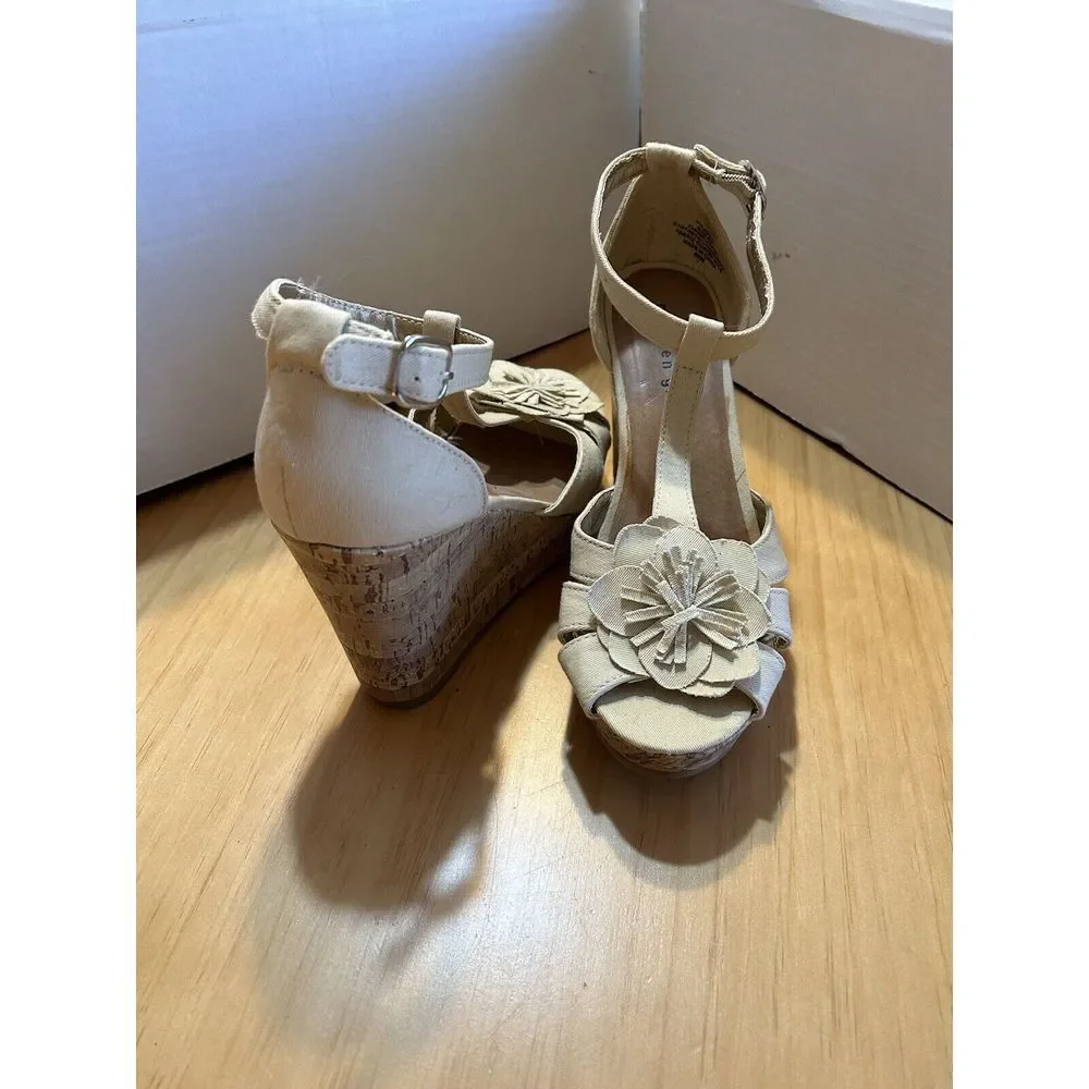 Madden Girl Wedge Heel 4